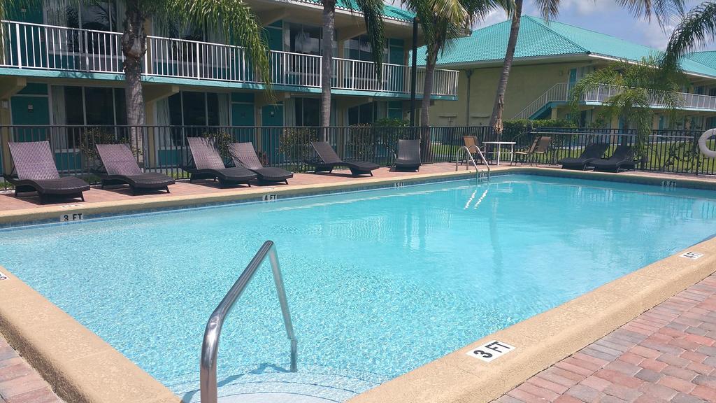 Days Inn By Wyndham Fort Pierce Midtown Extérieur photo