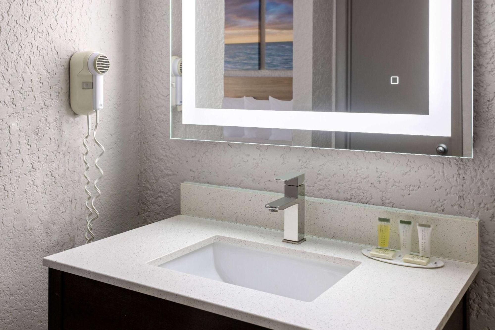 Days Inn By Wyndham Fort Pierce Midtown Extérieur photo