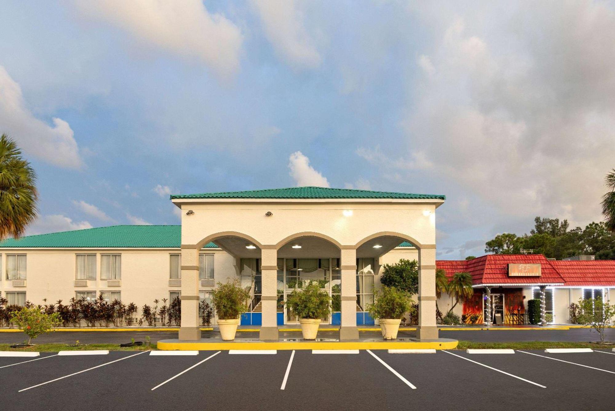 Days Inn By Wyndham Fort Pierce Midtown Extérieur photo