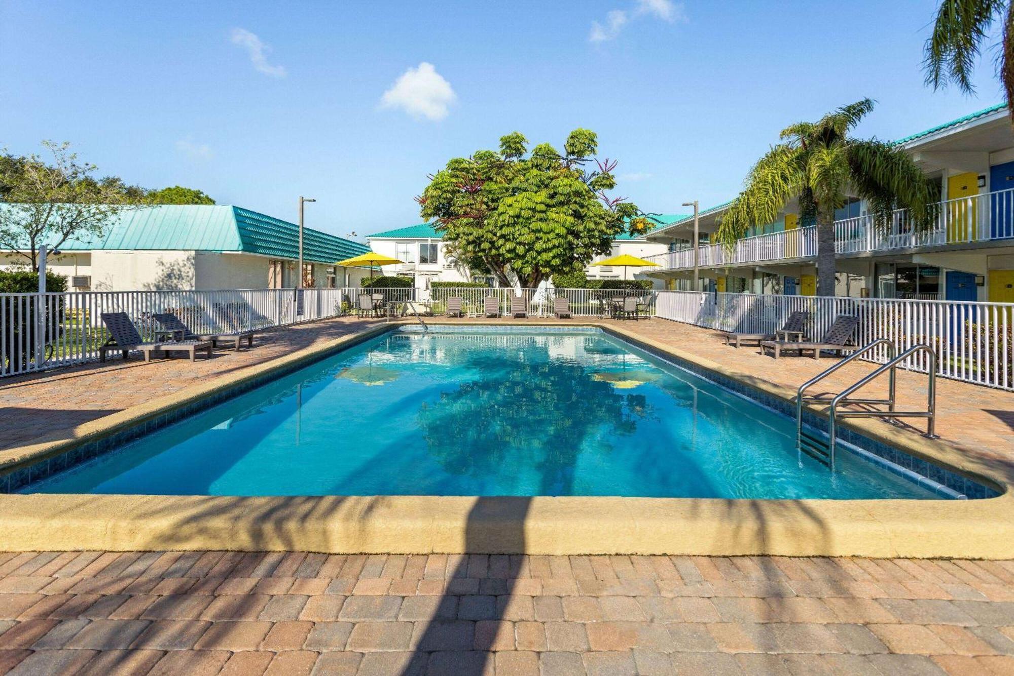 Days Inn By Wyndham Fort Pierce Midtown Extérieur photo