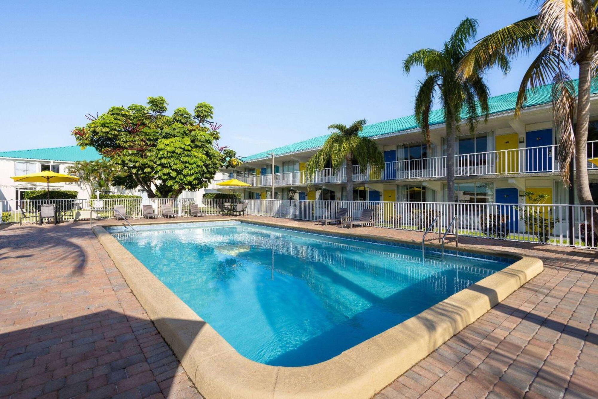 Days Inn By Wyndham Fort Pierce Midtown Extérieur photo