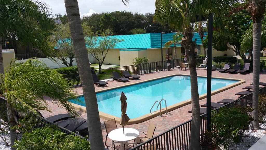 Days Inn By Wyndham Fort Pierce Midtown Extérieur photo